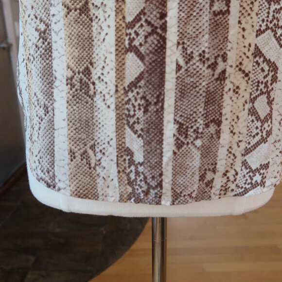 $225 Equipment snakeskin print 100% silk short sleeve shirt top XS beige/brown - Picture 9 of 15